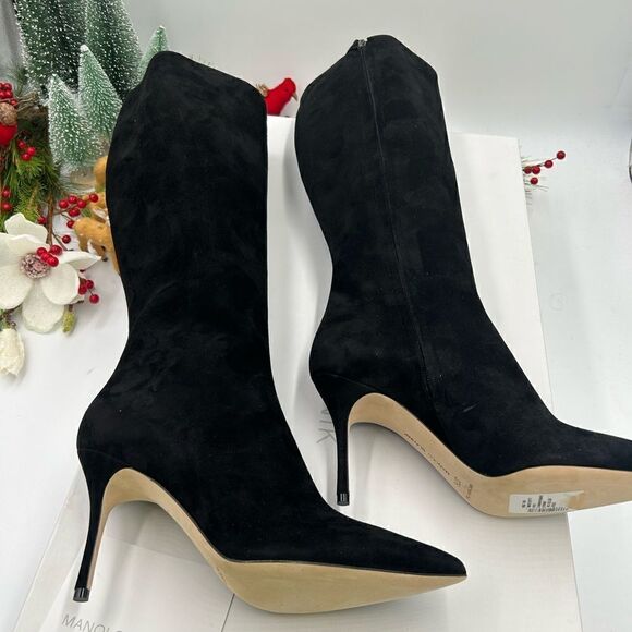 SOLD!!!!!!!!   Women’s Manolo Blahnik oculara  90mm suede tall boots size 37.5 - Picture 1 of 8